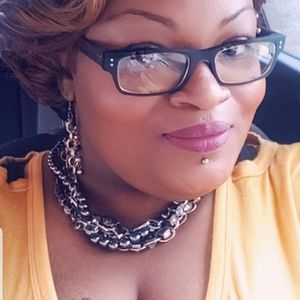 Meet your Posher, Yvette